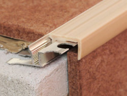 ПРОФИЛЬ ИЗ АЛЮМИНИЯ ГНУЩИЙСЯ ПРОТИВОСКОЛЬЗЯЩИЙ С РЕЗИНОВОЙ ВСТАВКОЙ P Бежевый 2,5 ПРОФИЛЬ ИЗ АЛЮМИНИЯ ГНУЩИЙСЯ ПРОТИВОСКОЛЬЗЯЩИЙ С РЕЗИНОВОЙ ВСТАВКОЙ P Бежевый 2,5